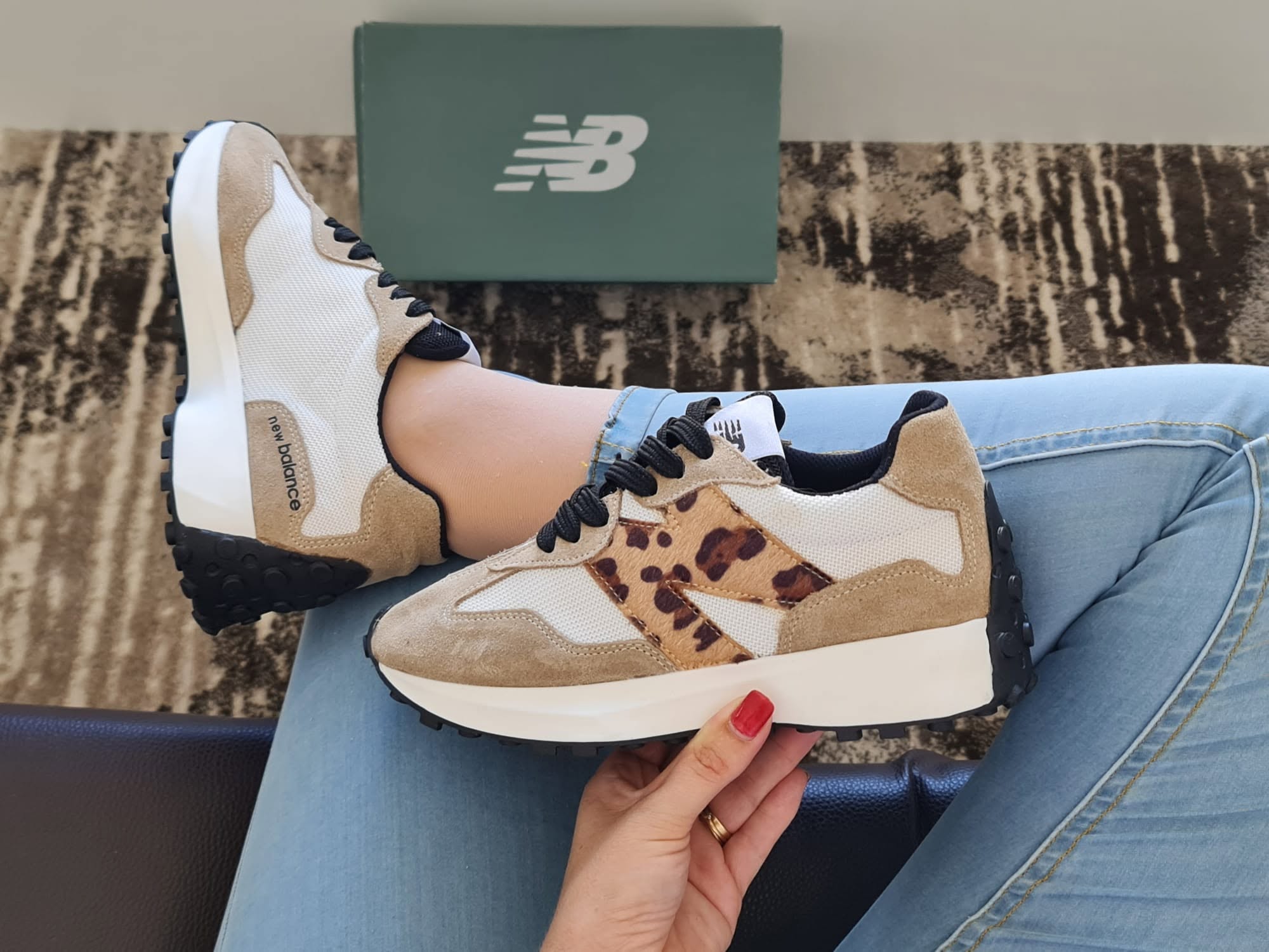 NEW BALANCE 327 BEGE TIGRESA