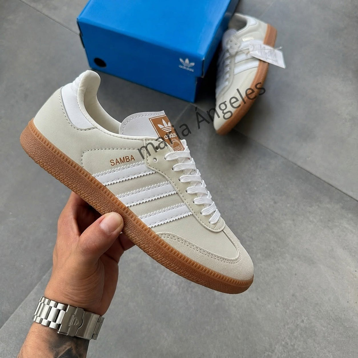 Adidas Samba Branco Gelo – Minimalismo, Elegância e Conforto