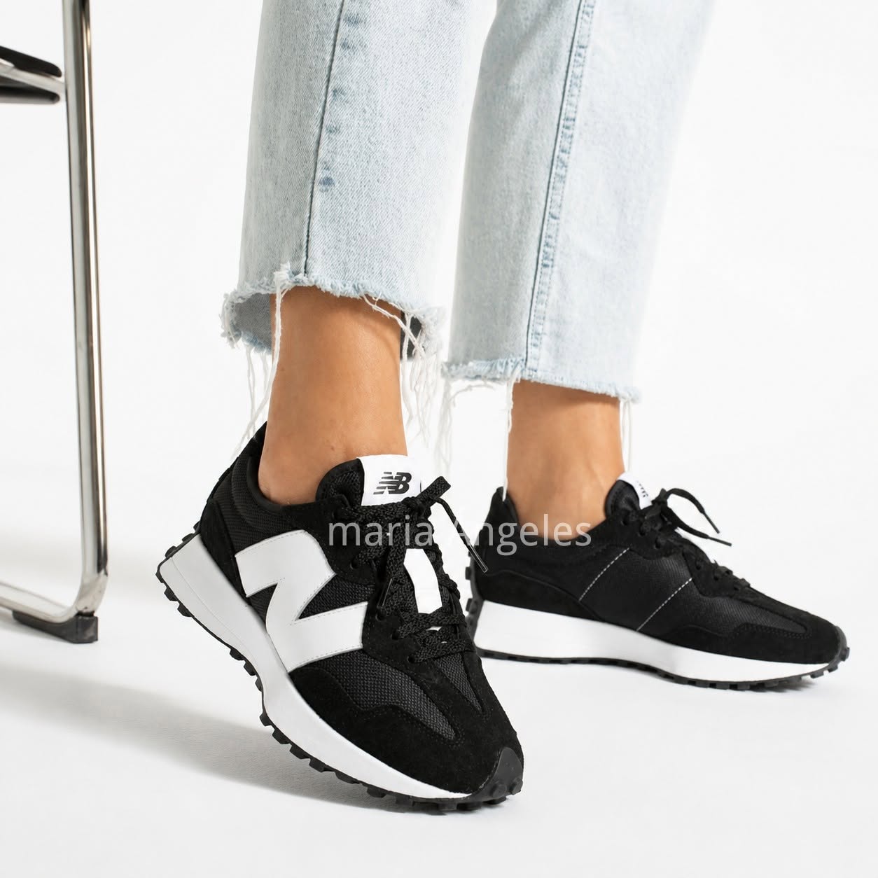 NEW BALANCE 327 PRETO BRANCO