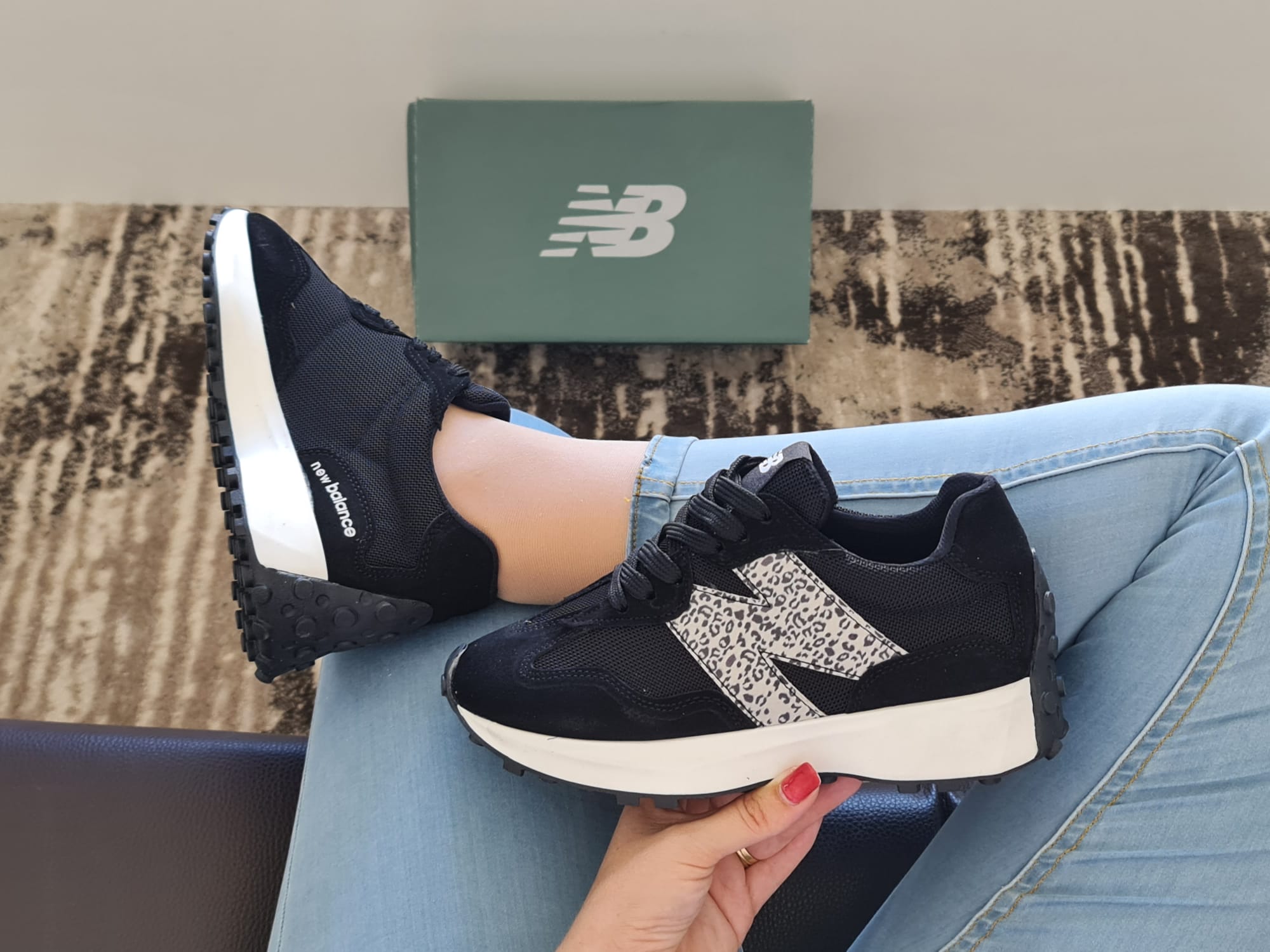 NEW BALANCE 327  PRETO TIGRESA